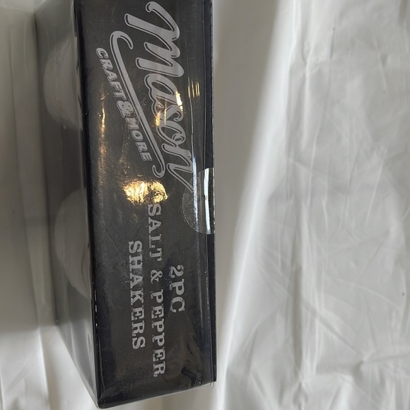 Mason 2pc white salt and paper shakers NWOT - Picture 2 of 5